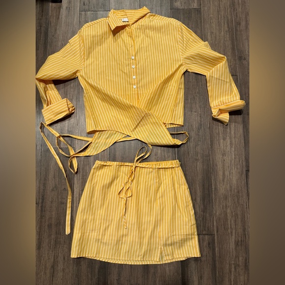 Mango - yellow striped skirt and top included! - Picture 5 of 13